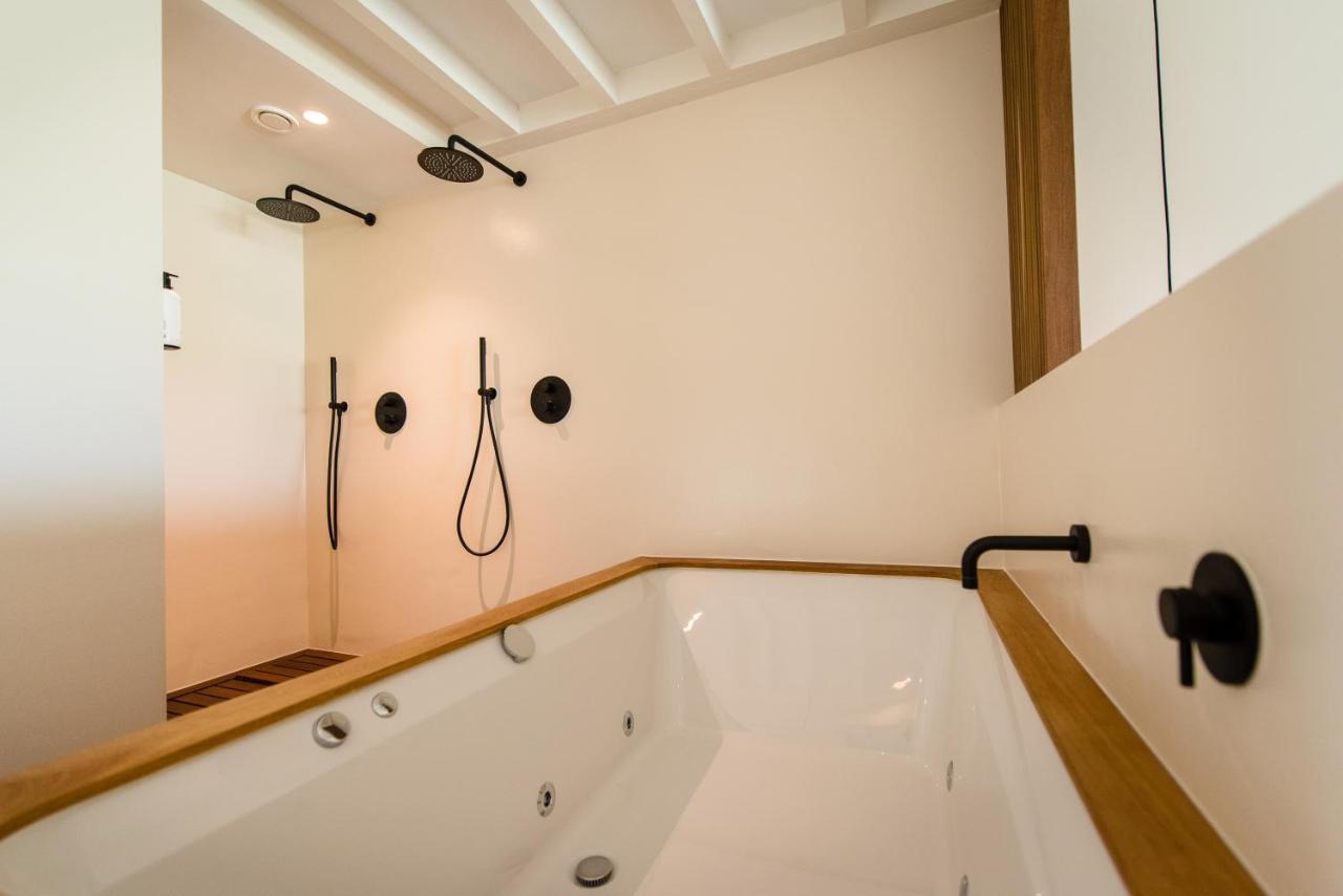 Van Heeckeren Apartments & Suites Nes Nes  Bagian luar foto